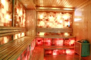 6 lợi ích của xông hơi đá muối với sức khỏe người dùng